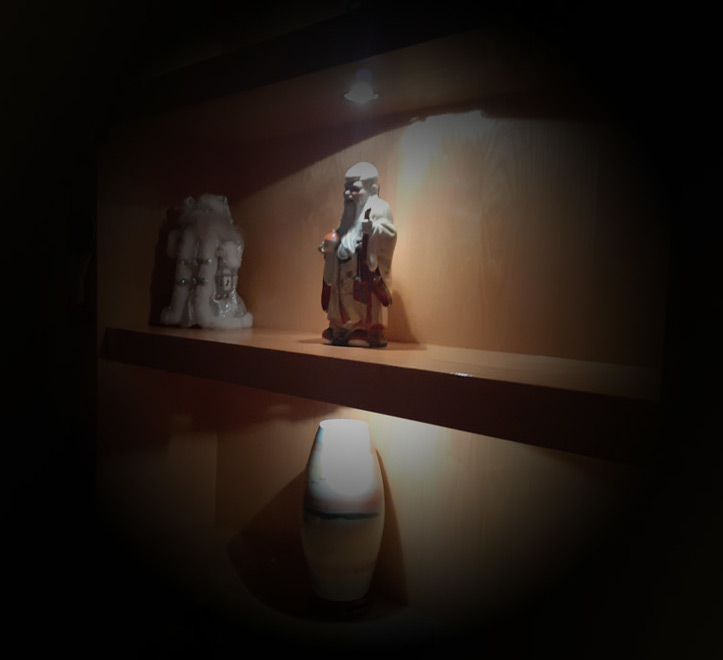 Royal Pacific display shelf